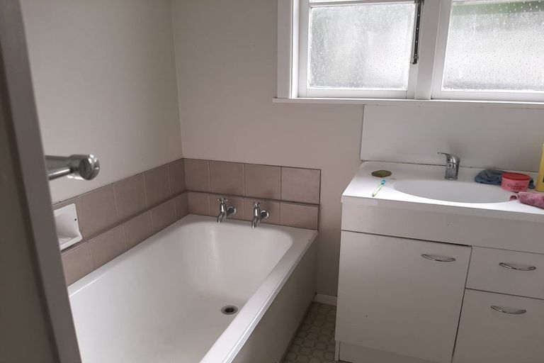 Photo of property in 14 Waterloo Crescent, Hokowhitu, Palmerston North, 4410