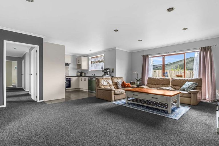 Photo of property in 10 Marblewood Grove, Pukekohe, 2120