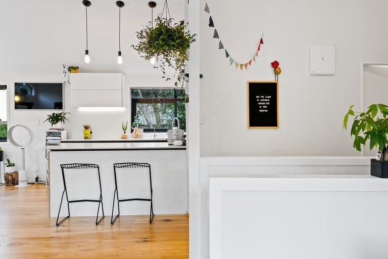 Photo of property in 136 Woodlands Park Road, Titirangi, Auckland, 0604