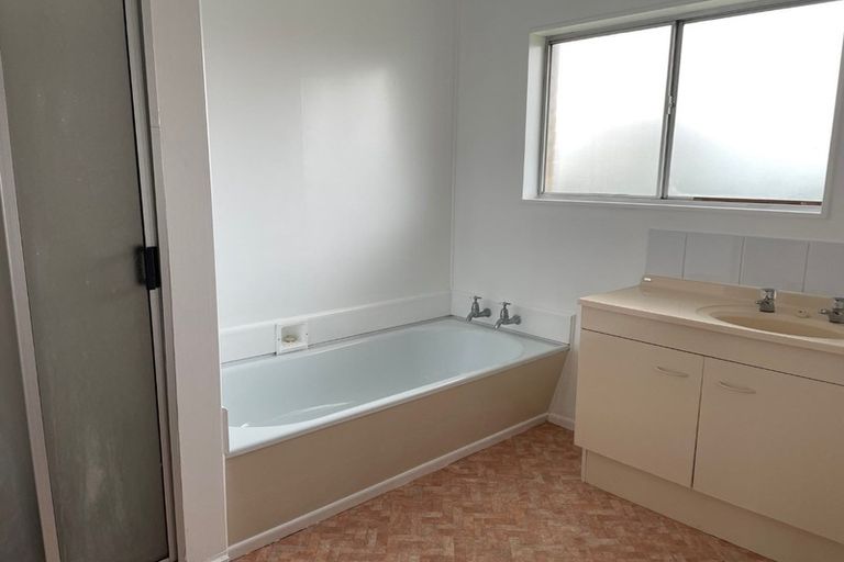 Photo of property in 3/3 Opaheke Road, Papakura, 2110