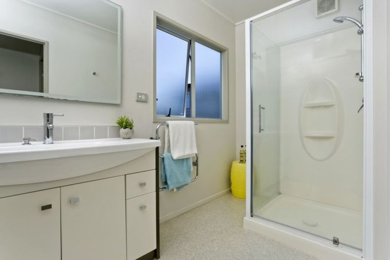 Photo of property in 27 Lyford Crescent, Sunnynook, Auckland, 0620