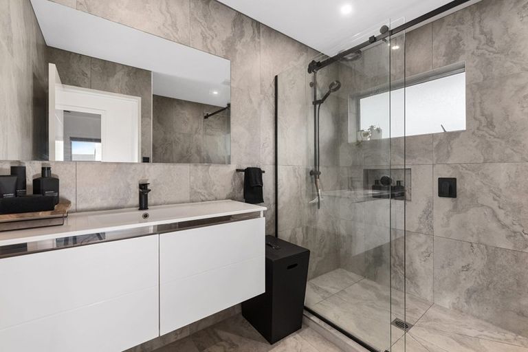 Photo of property in 2/70 Hinemoa Street, Birkenhead, Auckland, 0626