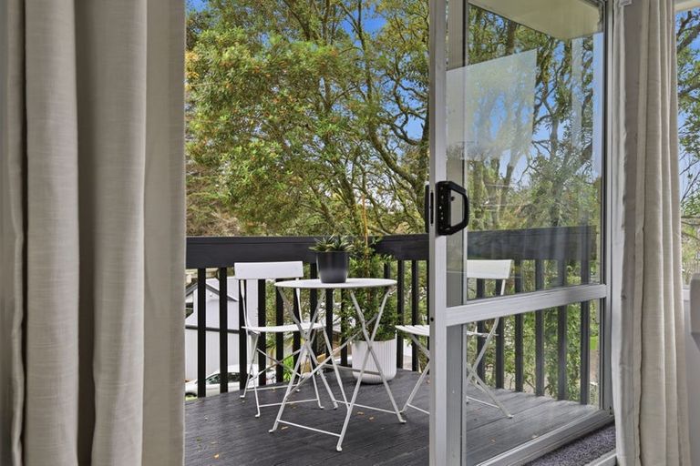 Photo of property in 2/12 Mahuta Grove, Northcote, Auckland, 0627
