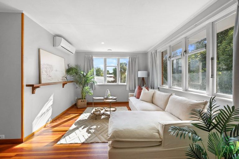 Photo of property in 1a Ward Place, Marfell, New Plymouth, 4310