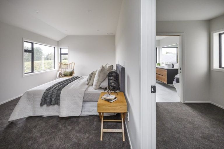 Photo of property in 20 Coutts Way, Fitzherbert, Palmerston North, 4410