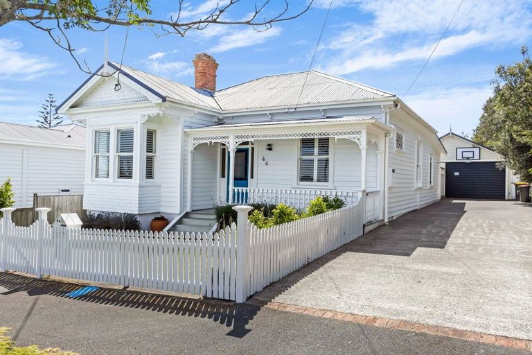 Photo of property in 44 Mozeley Avenue, Devonport, Auckland, 0624