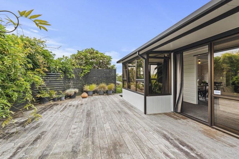 Photo of property in 6 Honnor Place, Hurdon, New Plymouth, 4310