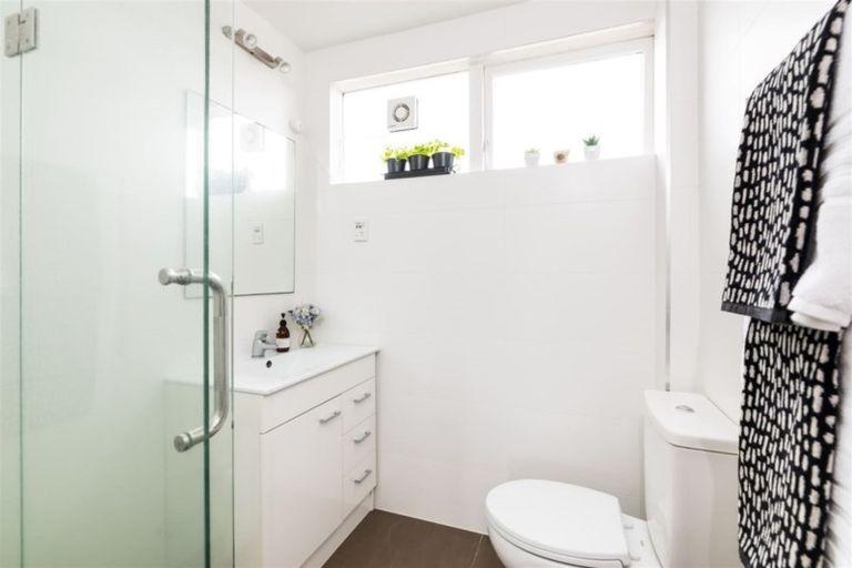 Photo of property in 1/26 Otakau Road, Milford, Auckland, 0620