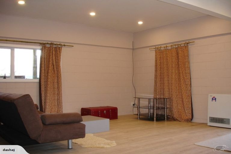 Photo of property in 1/17 Beulah Avenue, Rothesay Bay, Auckland, 0630