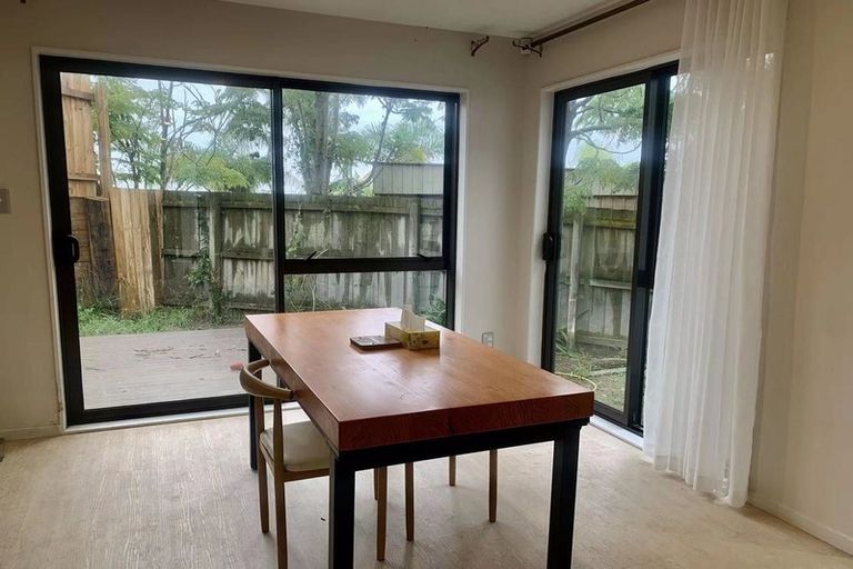 Photo of property in 98 Cardiff Road, Pakuranga, Auckland, 2010