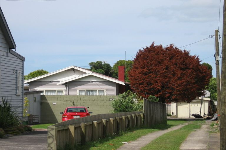 Photo of property in 33 Wairau Avenue, Avondale, Auckland, 1026