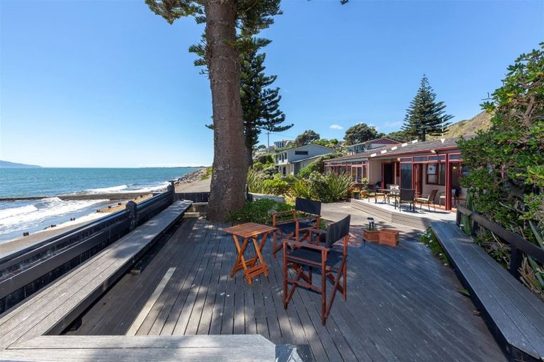 Photo of property in 2/33 Beach Road, Paekakariki, 5034