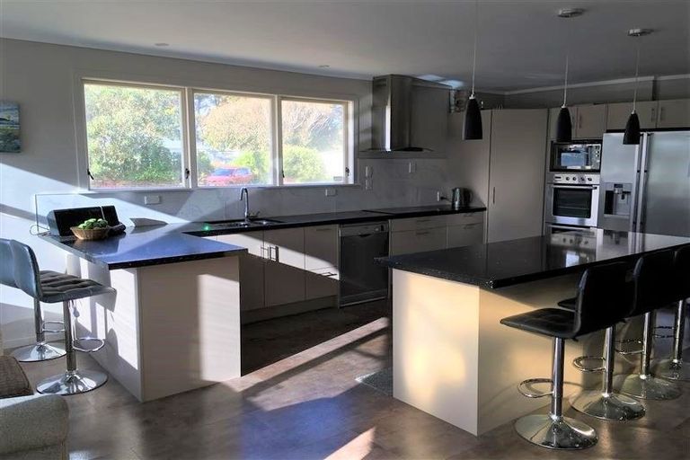 Photo of property in 2 Watson Drive, Paraparaumu Beach, Paraparaumu, 5032