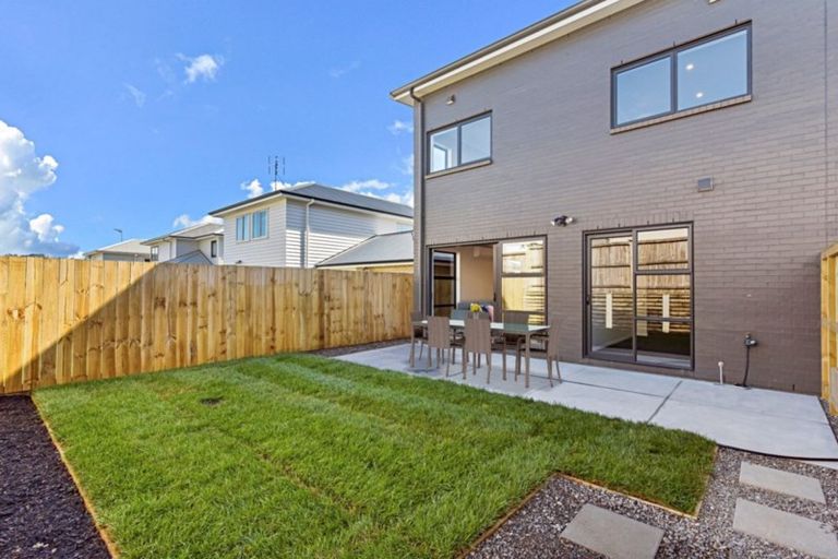 Photo of property in 45 William Wallbank Crescent, Swanson, Auckland, 0614