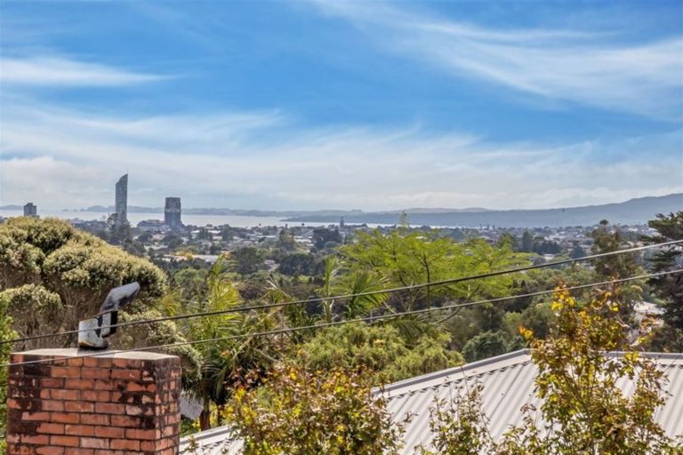 Photo of property in 17 Zion Road, Birkenhead, Auckland, 0626