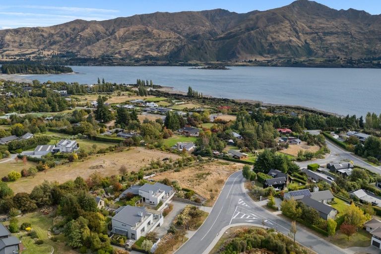 Photo of property in 8b Minaret Ridge, Wanaka, 9305
