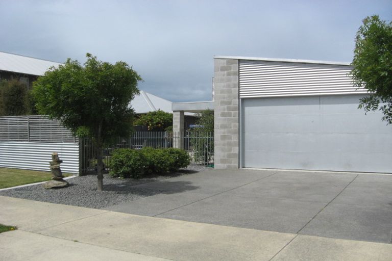 Photo of property in 4 Crombie Green, Northwood, Christchurch, 8051