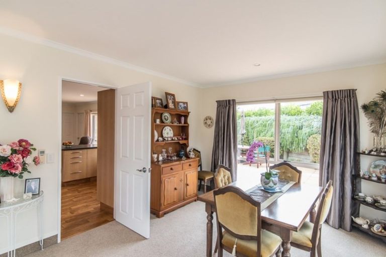 Photo of property in 10 Barrett Drive, Waikanae Beach, Waikanae, 5036