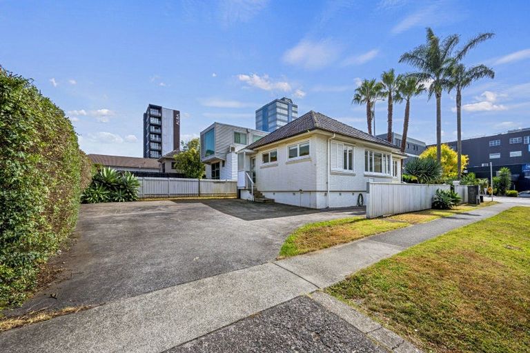 Photo of property in 1/19 Huron Street, Takapuna, Auckland, 0622