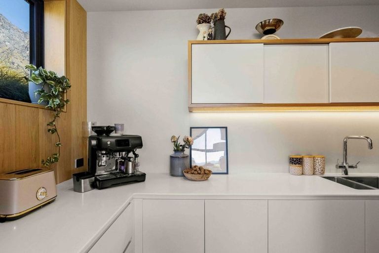 Photo of property in 6 Stockyard Lane, Jacks Point, Queenstown, 9371