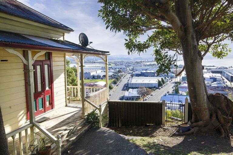 Photo of property in 5 Denholm Road, Hospital Hill, Napier, 4110