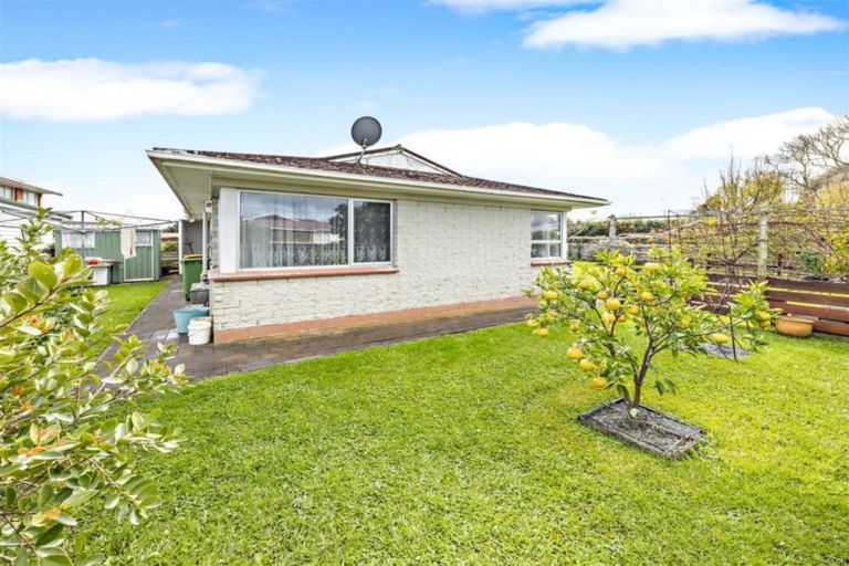 Photo of property in 2/67 Edgewater Drive, Pakuranga, Auckland, 2010