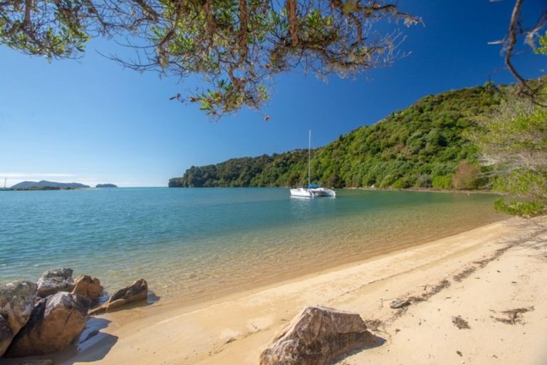 Photo of property in 26 Lady Barkly Grove, Kaiteriteri, Motueka, 7197