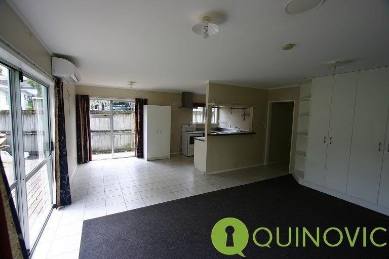 Photo of property in 2/23 Luckens Road, West Harbour, Auckland, 0618