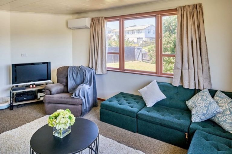 Photo of property in 9 Falcon Street, Cannons Creek, Porirua, 5024