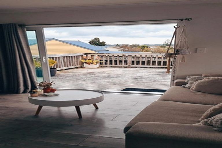 Photo of property in 10 Fordham Street, Beach Haven, Auckland, 0626