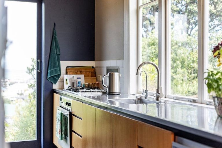 Photo of property in 2a Severn Street, Island Bay, Wellington, 6023