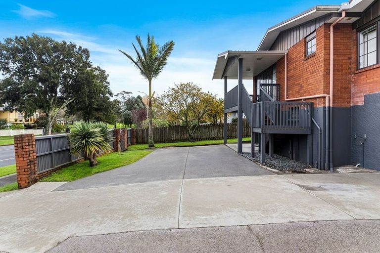 Photo of property in 120 Gossamer Drive, Pakuranga Heights, Auckland, 2010