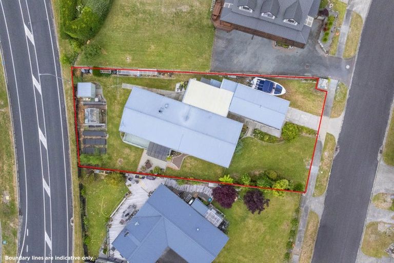 Photo of property in 19 Shera Street, Acacia Bay, Taupo, 3330