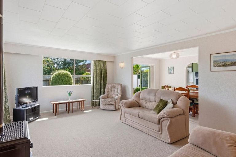 Photo of property in 48a Rewarewa Crescent, Waikanae, 5036