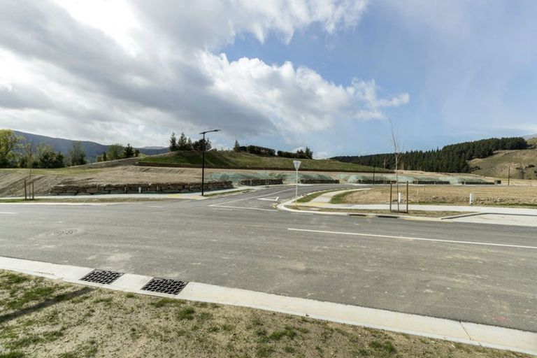 Photo of property in 9 Lake Mckay Drive, Luggate, 9382