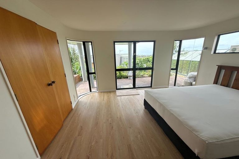 Photo of property in 16 Calypso Place, Rothesay Bay, Auckland, 0630