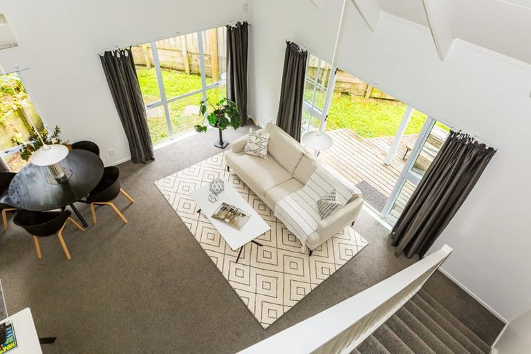 Photo of property in 2/54 Hungerford Road, Houghton Bay, Wellington, 6023