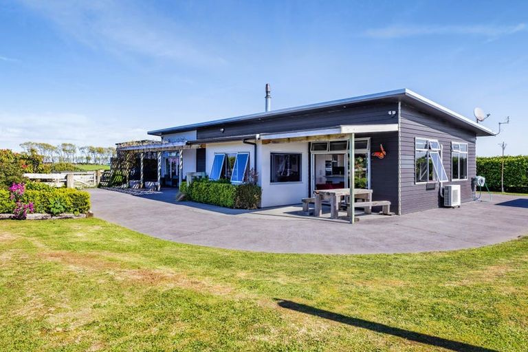 Photo of property in 5674 Mountain Road, Normanby, Hawera, 4673