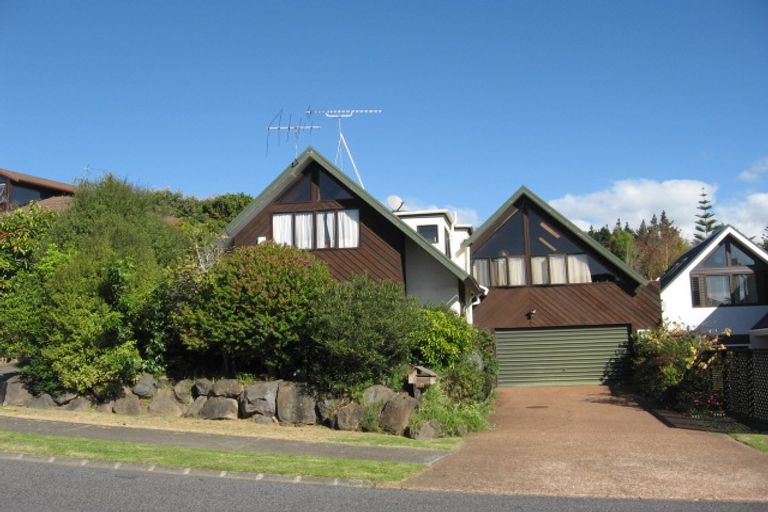 Photo of property in 2/24 Charles Dickens Drive, Mellons Bay, Auckland, 2014