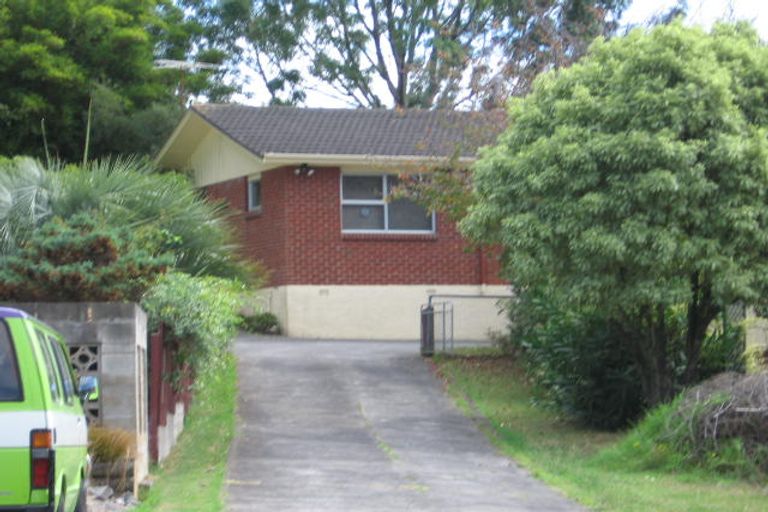 Photo of property in 9 Glenroy Place, Green Bay, Auckland, 0604