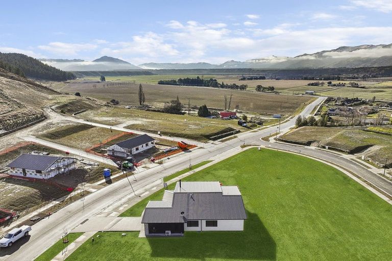 Photo of property in 33 Atkins Road, Luggate, Wanaka, 9382