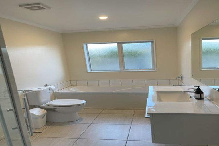 Photo of property in 4 Montego Place, Grenada Village, Wellington, 6037