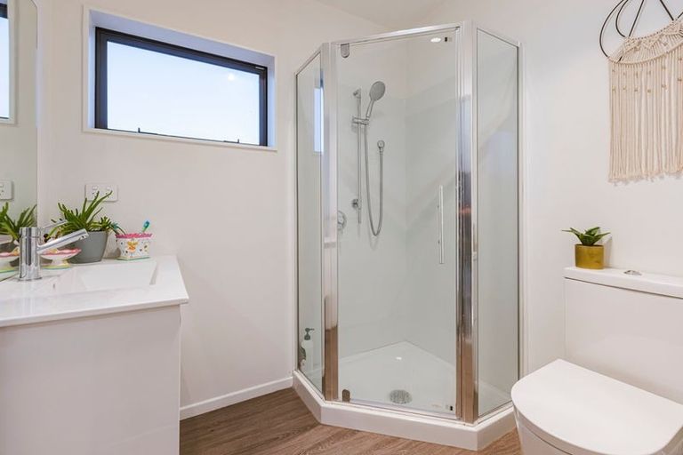 Photo of property in 4337 Great North Road, Glendene, Auckland, 0602