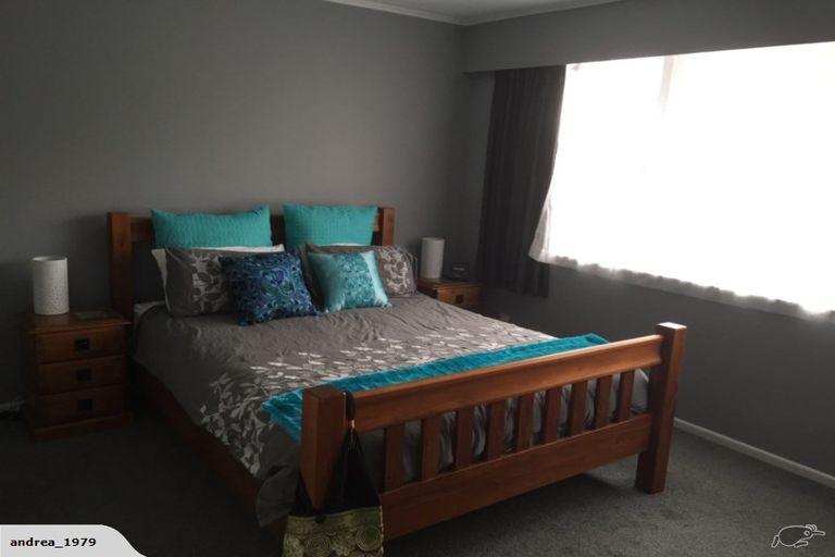 Photo of property in 14 Omega Street, Newlands, Wellington, 6037