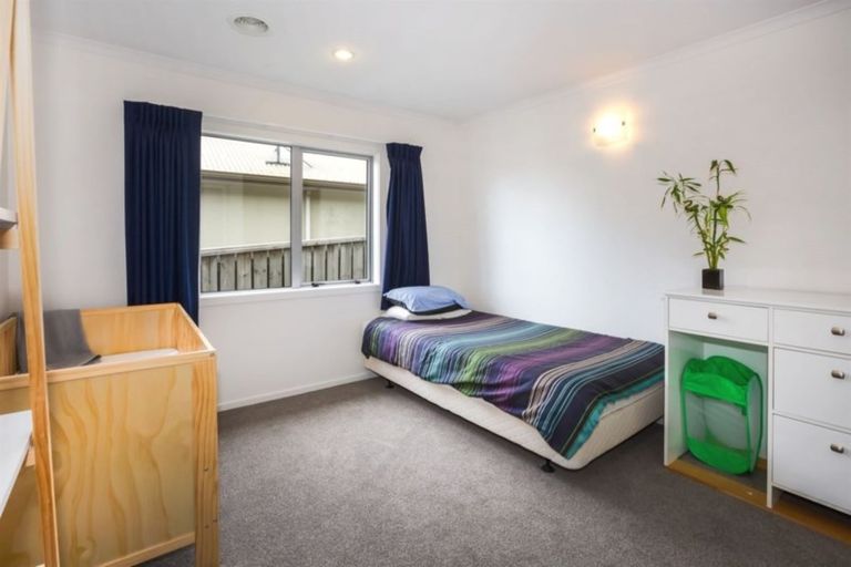 Photo of property in 3 Greenstone Place, Aotea, Porirua, 5024