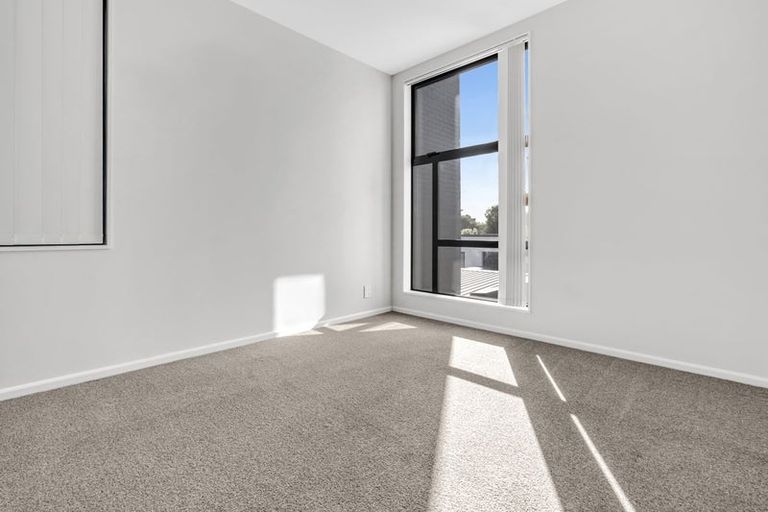 Photo of property in 15 Battalion Drive, Papakura, 2110