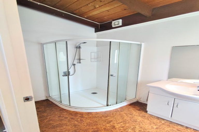 Photo of property in 56 Archibald Road, Kelston, Auckland, 0602