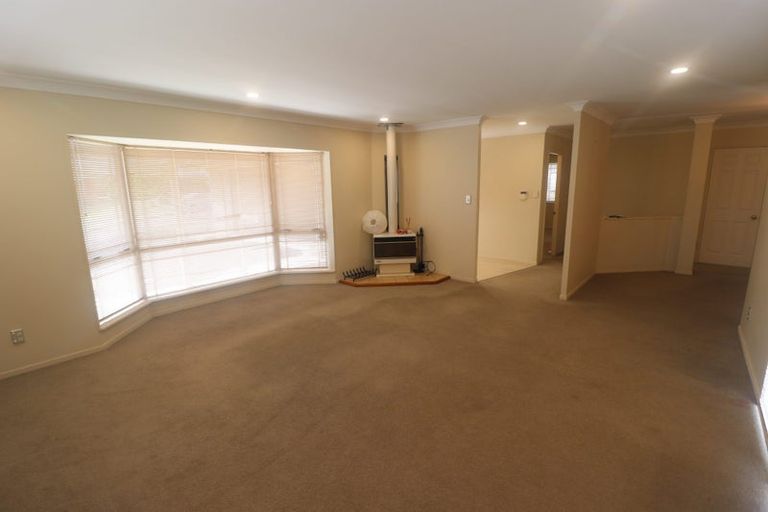 Photo of property in 6 Silkwood Grove, Totara Heights, Auckland, 2105