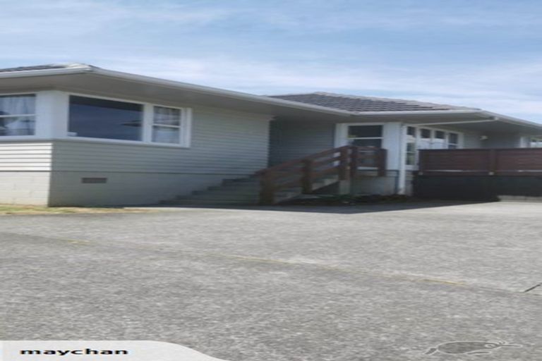 Photo of property in 111 Ennis Avenue, Pakuranga Heights, Auckland, 2010