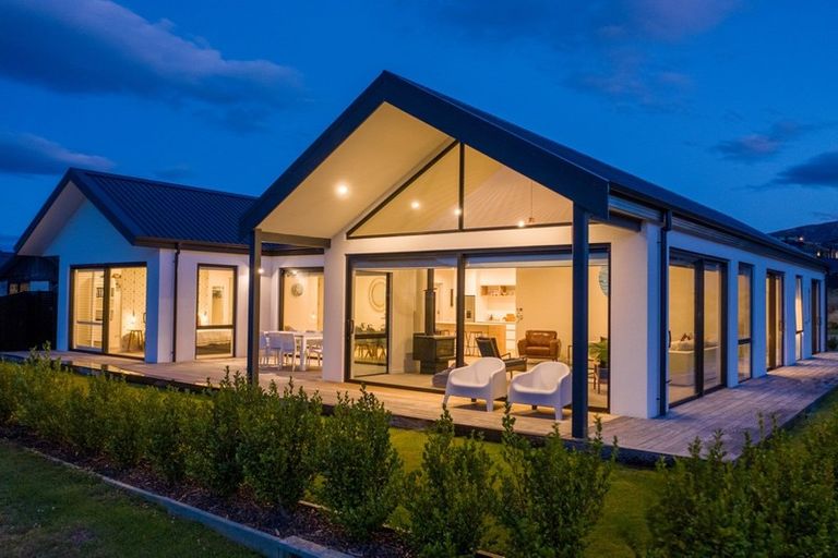 Photo of property in 1 Sapphire Spring Rise, Wanaka, 9305